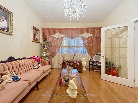 Photo 6 at 81 Argyle Street, Bellwoods, Toronto