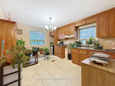 Photo 9 at 81 Argyle Street, Bellwoods, Toronto