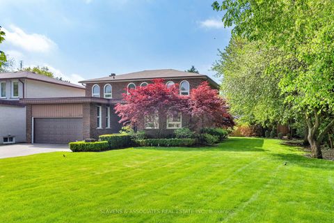 Photo 1 at 19 Holita Road, Newtonbrook West, Toronto