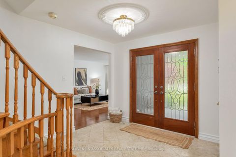 Photo 3 at 19 Holita Road, Newtonbrook West, Toronto