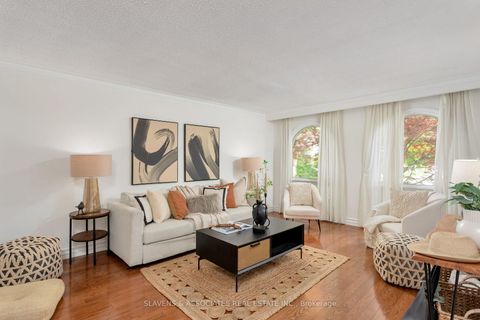 Photo 5 at 19 Holita Road, Newtonbrook West, Toronto