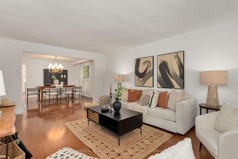 Photo 6 at 19 Holita Road, Newtonbrook West, Toronto