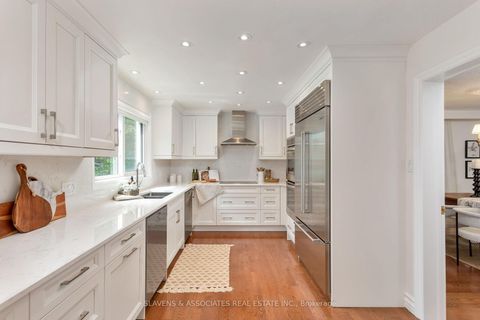 Photo 9 at 19 Holita Road, Newtonbrook West, Toronto