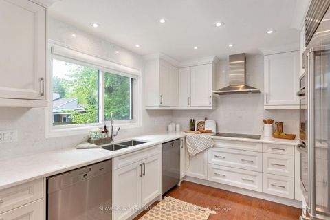 Photo 10 at 19 Holita Road, Newtonbrook West, Toronto
