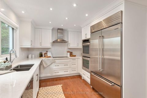 Photo 11 at 19 Holita Road, Newtonbrook West, Toronto