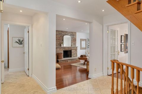 Photo 15 at 19 Holita Road, Newtonbrook West, Toronto