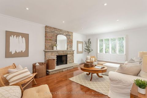 Photo 16 at 19 Holita Road, Newtonbrook West, Toronto