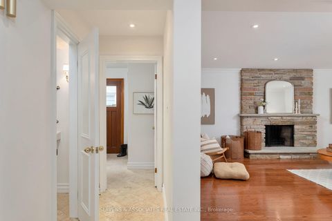 Photo 19 at 19 Holita Road, Newtonbrook West, Toronto