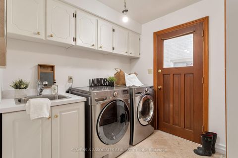 Photo 21 at 19 Holita Road, Newtonbrook West, Toronto