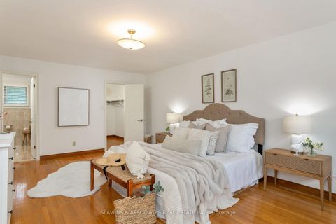 Photo 24 at 19 Holita Road, Newtonbrook West, Toronto