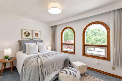 Photo 33 at 19 Holita Road, Newtonbrook West, Toronto