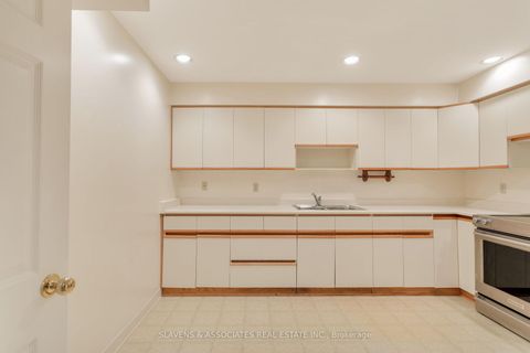 Photo 37 at 19 Holita Road, Newtonbrook West, Toronto