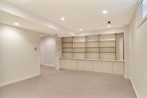 Photo 40 at 19 Holita Road, Newtonbrook West, Toronto