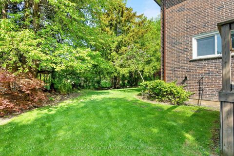 Photo 43 at 19 Holita Road, Newtonbrook West, Toronto