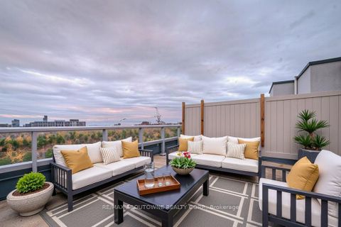 Photo 1 at 321 - 3078 Sixth Line, GO Glenorchy, Oakville