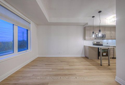 Photo 3 at 321 - 3078 Sixth Line, GO Glenorchy, Oakville