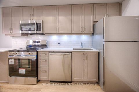 Photo 7 at 321 - 3078 Sixth Line, GO Glenorchy, Oakville