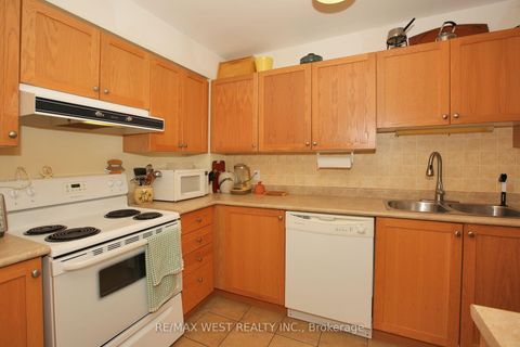 Photo 8 at 223 - 32 Church Street, Schomberg, King