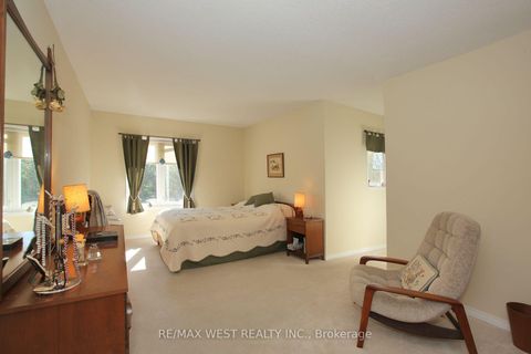 Photo 13 at 223 - 32 Church Street, Schomberg, King