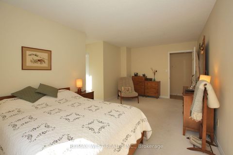 Photo 14 at 223 - 32 Church Street, Schomberg, King