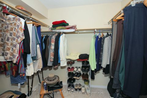 Photo 16 at 223 - 32 Church Street, Schomberg, King