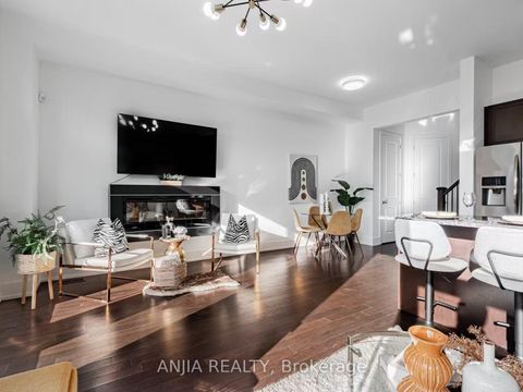 Photo 7 at 9140 Bathurst Street, Patterson, Vaughan