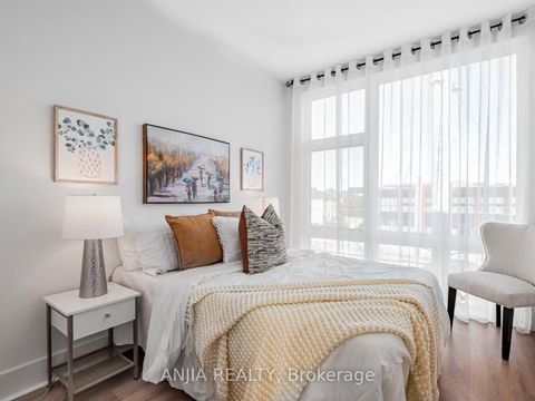 Photo 23 at 9140 Bathurst Street, Patterson, Vaughan