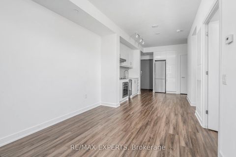 Photo 7 at 818 - 9 Tecumseth Street E, Niagara, Toronto