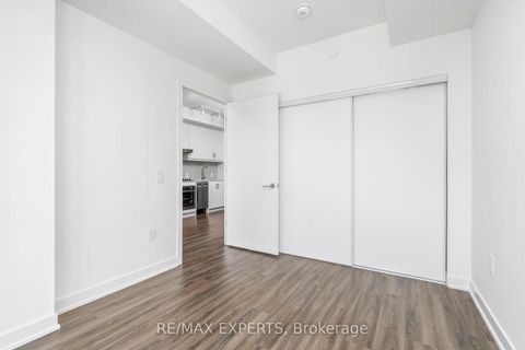 Photo 13 at 818 - 9 Tecumseth Street E, Niagara, Toronto