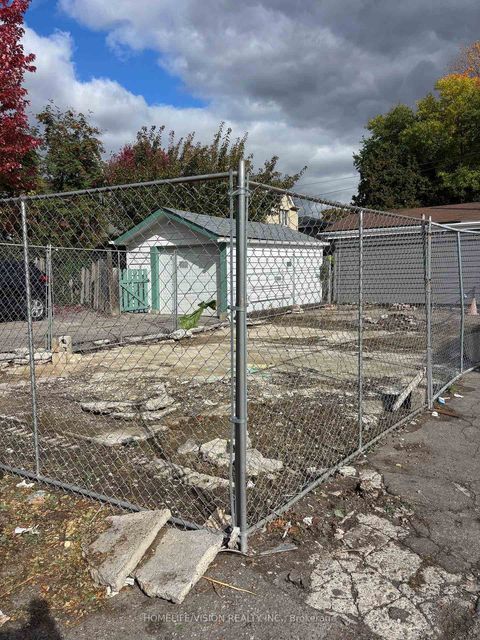 Photo 1 at  Sutherland Drive, Leaside, Toronto