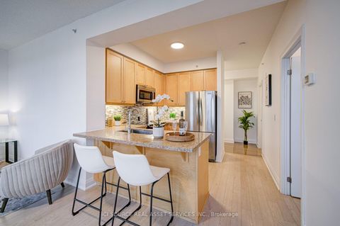 Photo 9 at 919 - 12 Woodstream Boulevard, Vaughan Grove, Vaughan