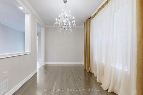 Photo 11 at 106 Big Hill Crescent, Patterson, Vaughan