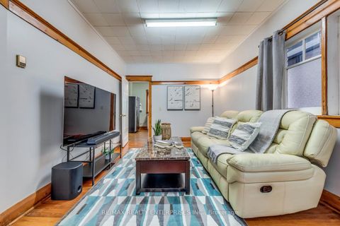 Photo 7 at 370 Coxwell Avenue, Coxwell, Toronto