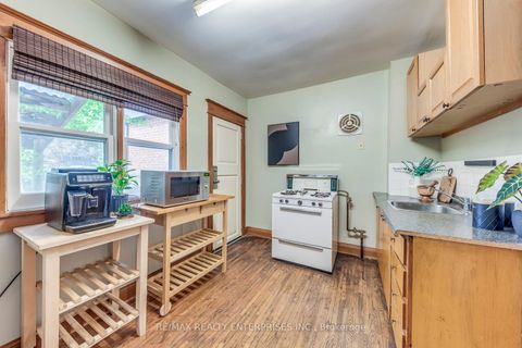 Photo 9 at 370 Coxwell Avenue, Coxwell, Toronto