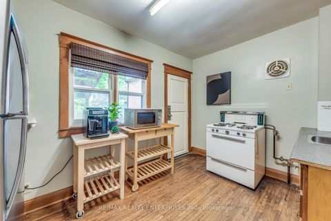 Photo 10 at 370 Coxwell Avenue, Coxwell, Toronto