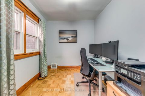 Photo 15 at 370 Coxwell Avenue, Coxwell, Toronto