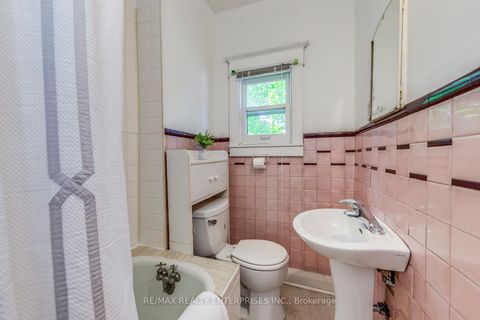 Photo 16 at 370 Coxwell Avenue, Coxwell, Toronto