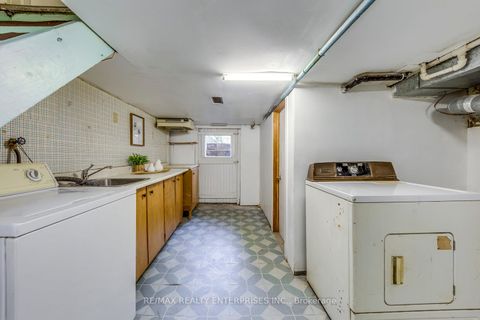 Photo 18 at 370 Coxwell Avenue, Coxwell, Toronto