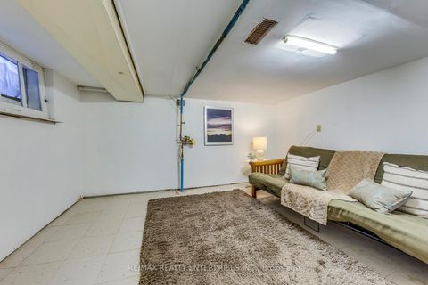 Photo 19 at 370 Coxwell Avenue, Coxwell, Toronto