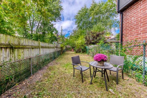 Photo 23 at 370 Coxwell Avenue, Coxwell, Toronto