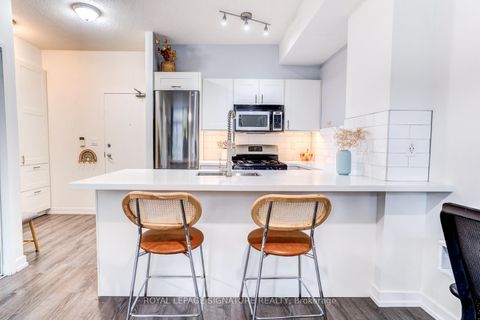 Photo 10 at M09 - 9 Spadina Avenue, Waterfront Communities C1, Toronto