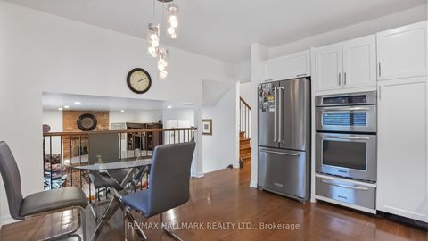 Photo 9 at 22 Avondale Crescent, Aurora Village, Aurora