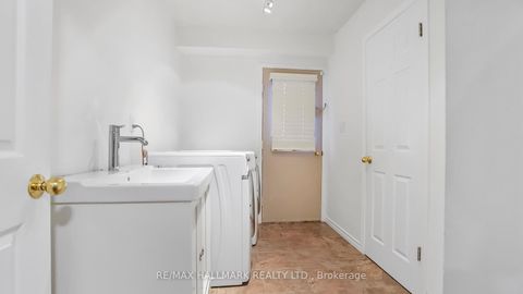 Photo 11 at 22 Avondale Crescent, Aurora Village, Aurora