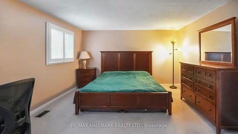 Photo 18 at 22 Avondale Crescent, Aurora Village, Aurora