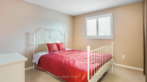 Photo 22 at 22 Avondale Crescent, Aurora Village, Aurora