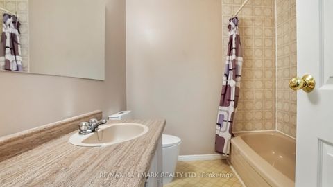 Photo 23 at 22 Avondale Crescent, Aurora Village, Aurora