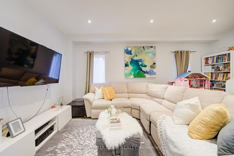 Photo 8 at 6 Sapphire Drive, Rouge Woods, Richmond Hill