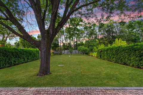 Photo 2 at 16 Everingham Court, Newtonbrook East, Toronto