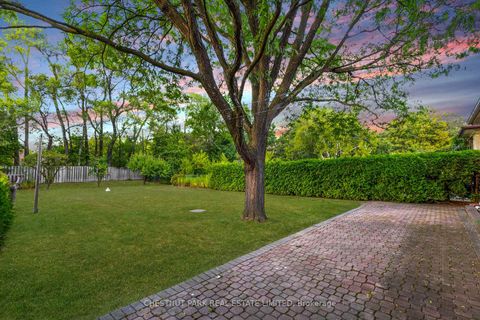 Photo 4 at 16 Everingham Court, Newtonbrook East, Toronto