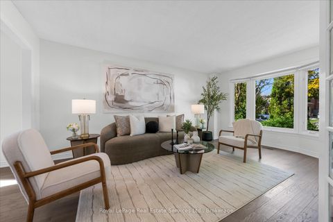 Photo 4 at 2938 Mulberry Drive, CV Clearview, Oakville